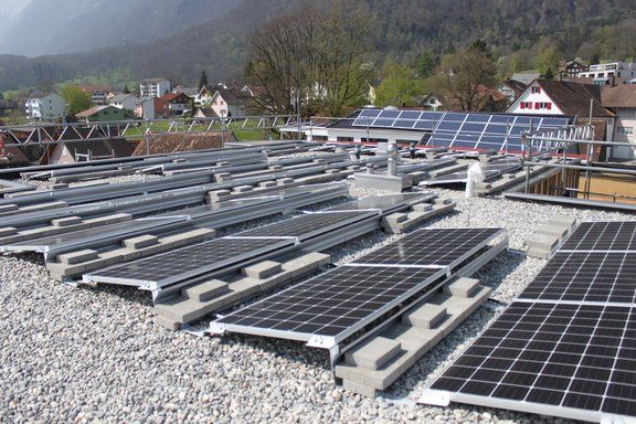 Solaranlage Mehrfamilienhaus Parkweg